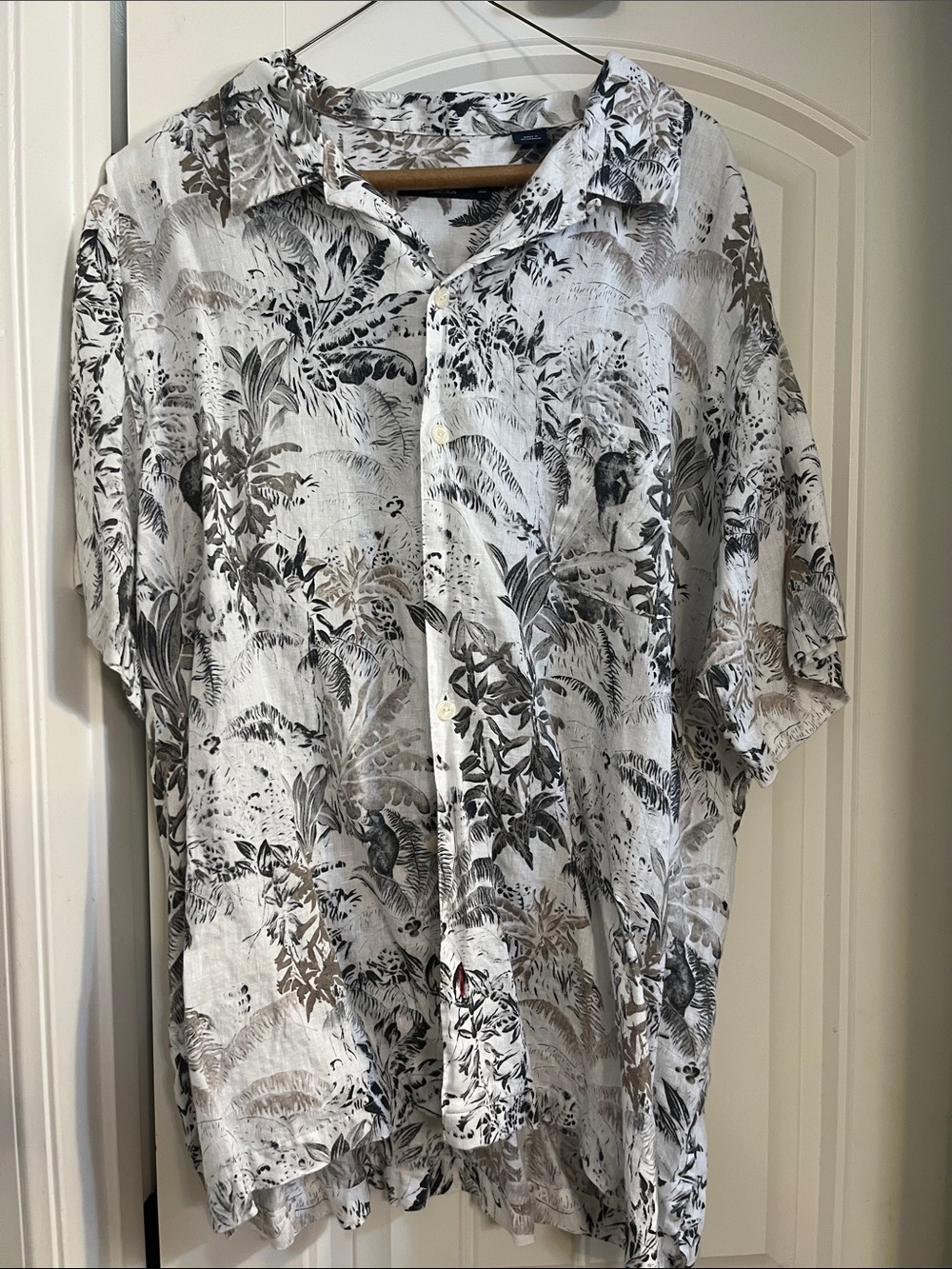Daniel Cremieux White and Gray Tropical Print Button-Up Shirt